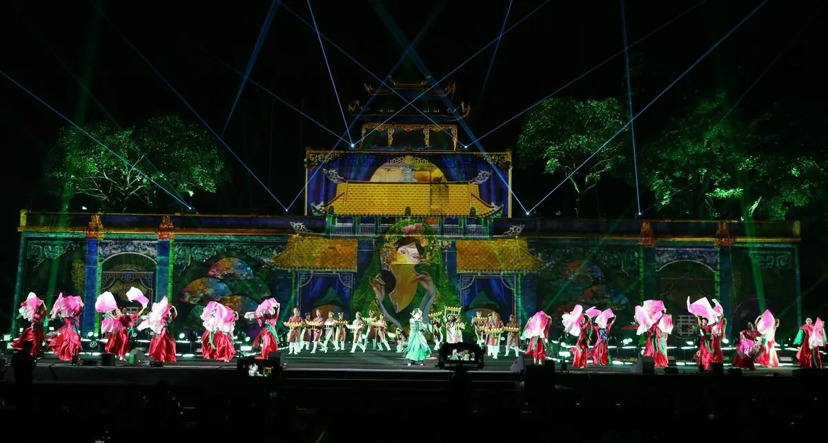 Khai mạc Lễ hội Văn hóa Thế giới tại Hà Nội: Hòa sắc năm châu giữa lòng di sản - Ảnh 12.