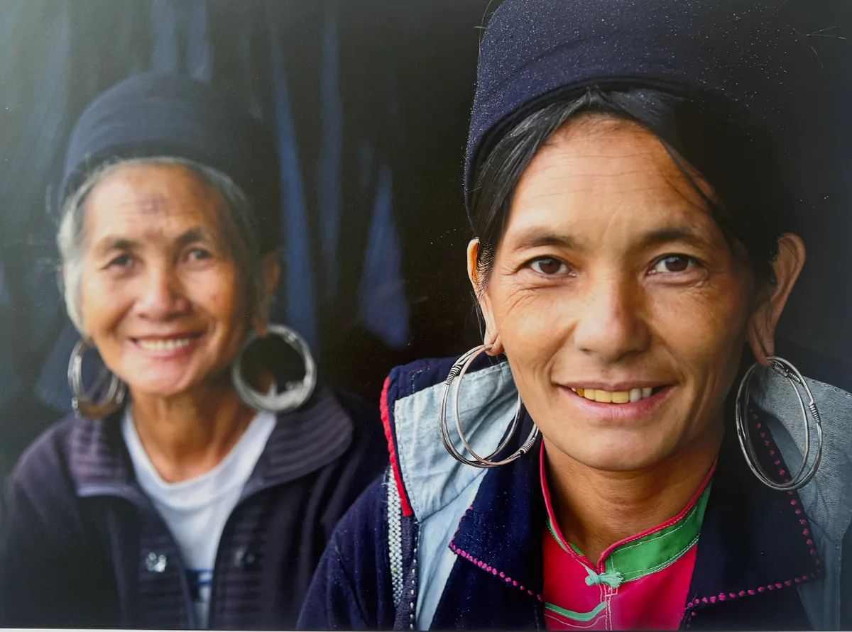 Độc đáo sắc màu văn hóa 54 dân tộc giữa lòng Hà Nội - Ảnh 2.