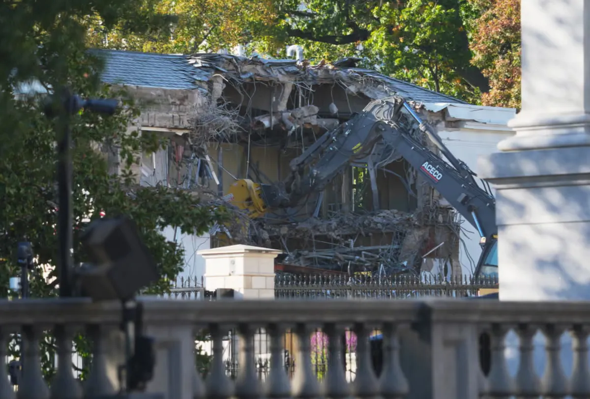 Bắt đầu phá dỡ một phần Nhà Trắng để xây dựng phòng khiêu vũ 250 triệu USD- Ảnh 2.